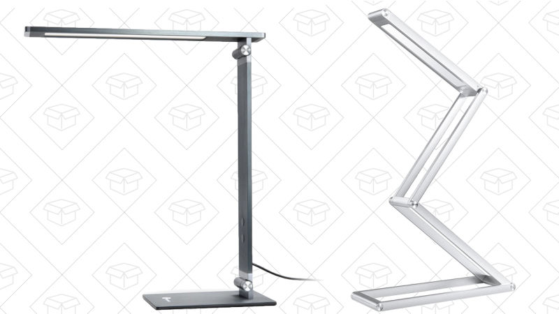 Lámpara de Escritorio LED TaoTronics, $23 con código JNXBFAXD | Lámpara de Escritorio Aukey con Batería, $20 con código AUKEYST7